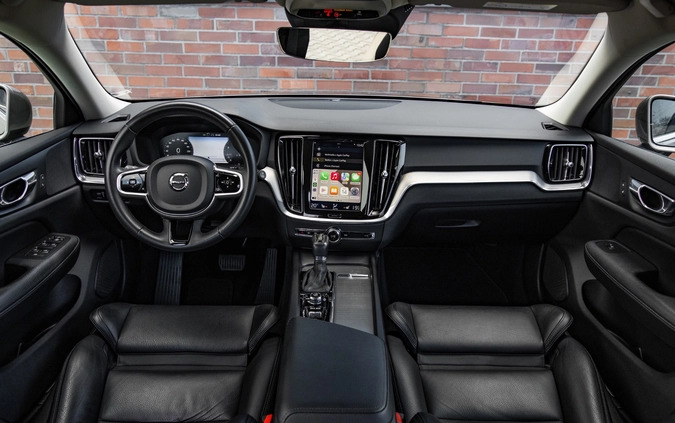 Volvo V60 cena 96900 przebieg: 165015, rok produkcji 2018 z Mińsk Mazowiecki małe 781
